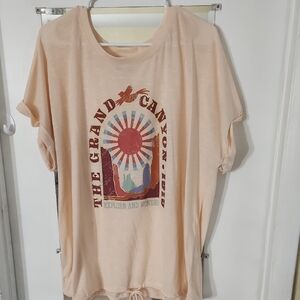 Explore and Wonder Women's Graphic Tee - Peach